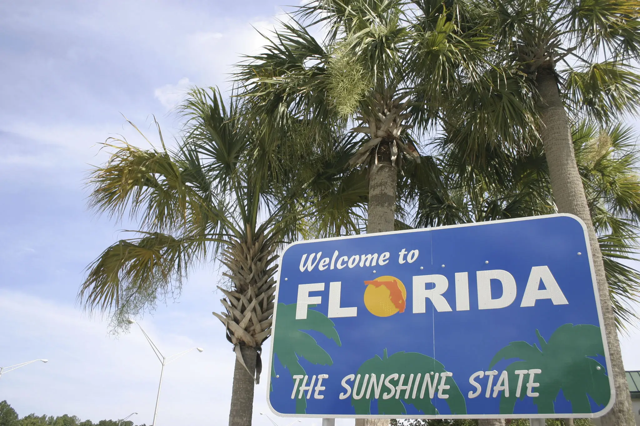 Welcome to Florida sign with palm trees